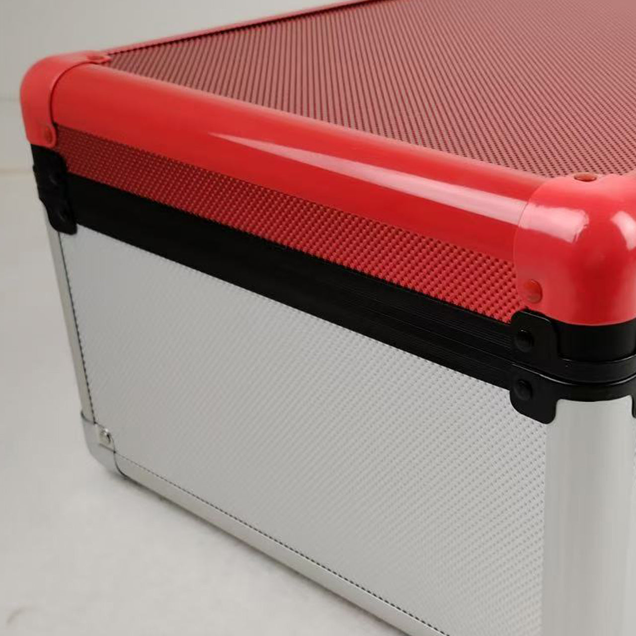 EVORETRO Aluminum Graded Case with Key System
